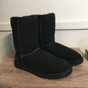 UGG Classic Short II Boots Black Sheepskin Suede Women's Sz 8